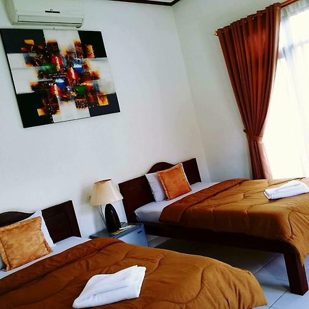Yogi Beach Bungalow & The Blue Yogi Beach Restaurant レンボンガン島 エクステリア 写真